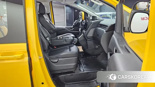 Hyundai Staria 2022 Желтый из Кореи, фото 2