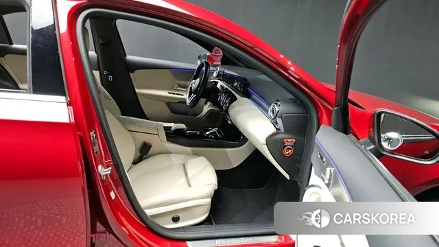 Mercedes-Benz A-Class W177 2022 Красный из Кореи, фото 2