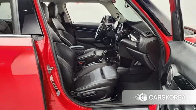 Mini Cooper 2022 Красный из Кореи, фото 2