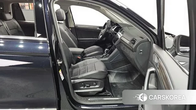 Volkswagen Tiguan Allspace 2022 Черный из Кореи, фото 2