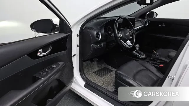 Kia The New K3 2nd generation 2021 Белый из Кореи, фото 2