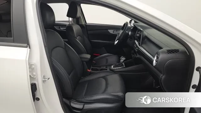 Kia The New K3 2nd generation 2021 Белый из Кореи, фото 2