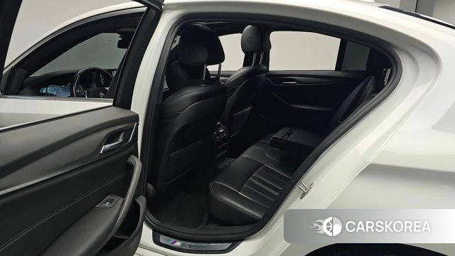 BMW 5 Series (G30) 2018 Белый из Кореи, фото 2