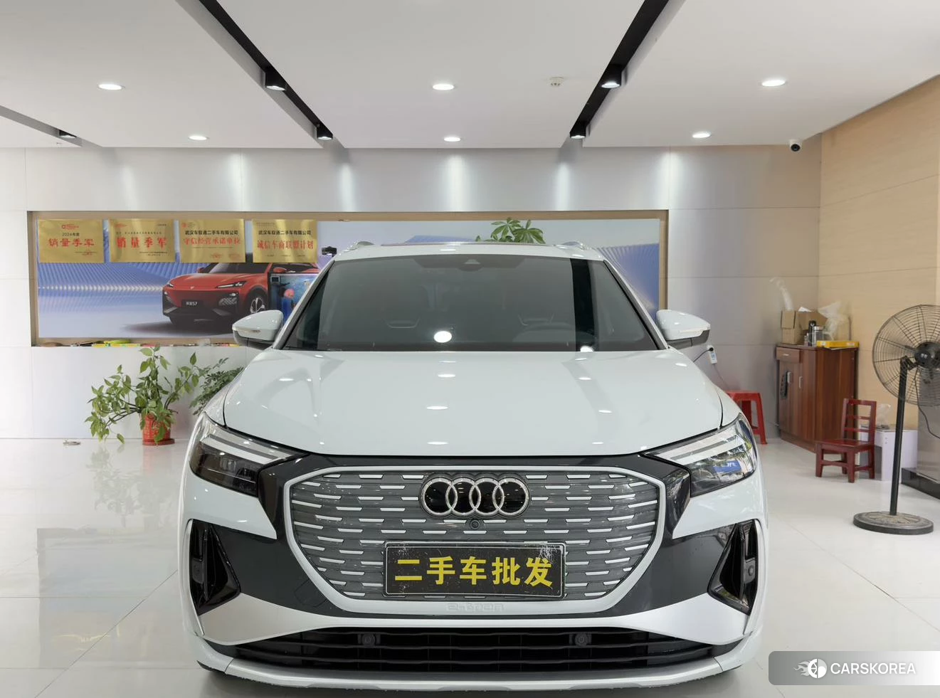 Audi Q4 e-tron 2023 Белый из Китая, фото 2