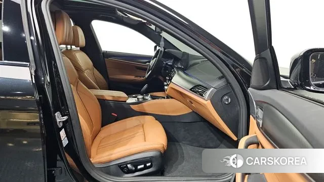 BMW 5 Series (G30) 2021 Черный из Кореи, фото 2