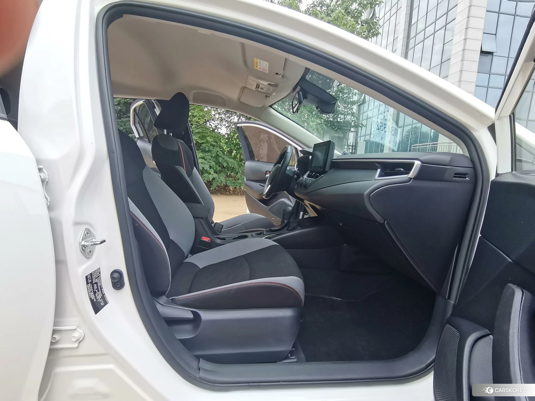 Toyota Corolla 2023 Белый из Китая, фото 2