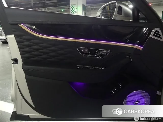 Bentley Flying Spur 3rd Generation 2024 Песочный из Кореи, фото 2