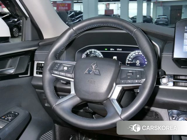 Mitsubishi  Outlander 2023 Белый из Китая, фото 2