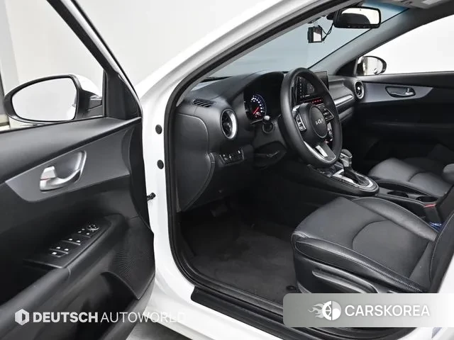 Kia The New K3 2nd generation 2021 Белый из Кореи, фото 2