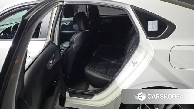 Kia The New K3 2nd generation 2021 Белый из Кореи, фото 2