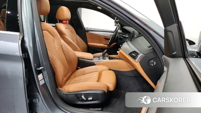 BMW 5 Series (G30) 2018 Серый из Кореи, фото 2
