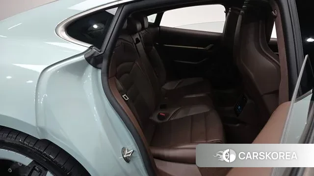 Porsche Taycan 2024 Цвет галактики из Кореи, фото 2