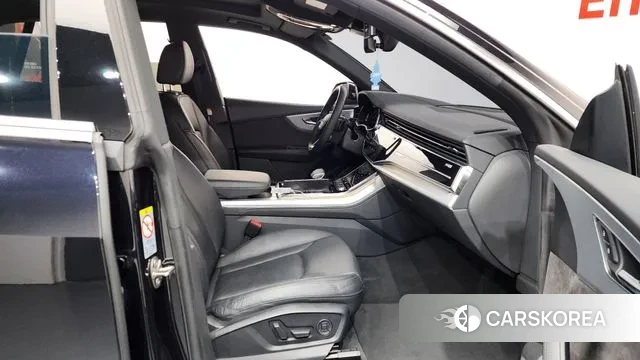 Audi Q8 (4M) 2021 Черный из Кореи, фото 2