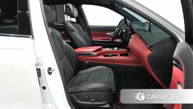 Genesis GV70 2023 Белый из Кореи, фото 2