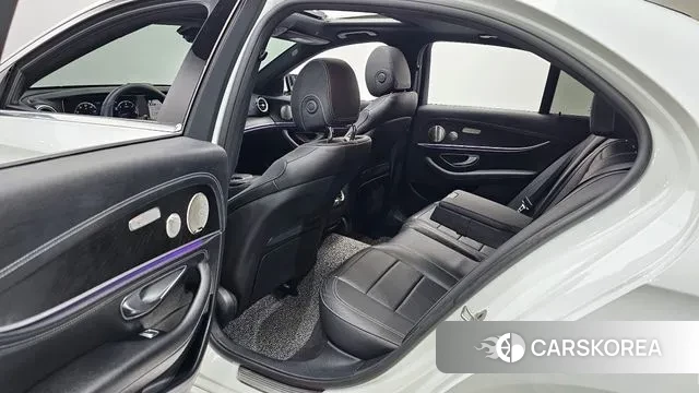 Mercedes-Benz E-Class W213 2022 Белый из Кореи, фото 2