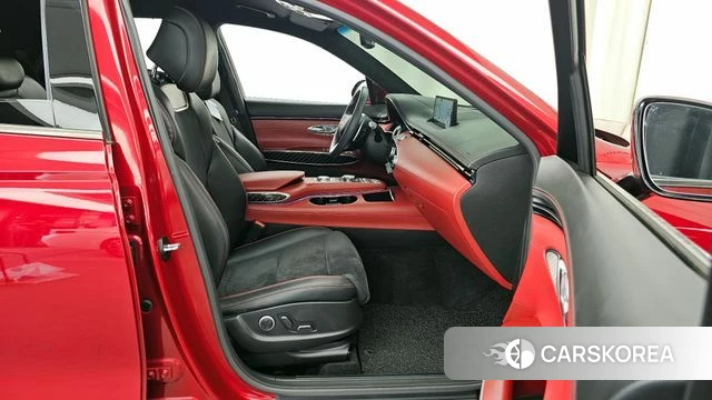 Genesis GV70 2021 Красный из Кореи, фото 2