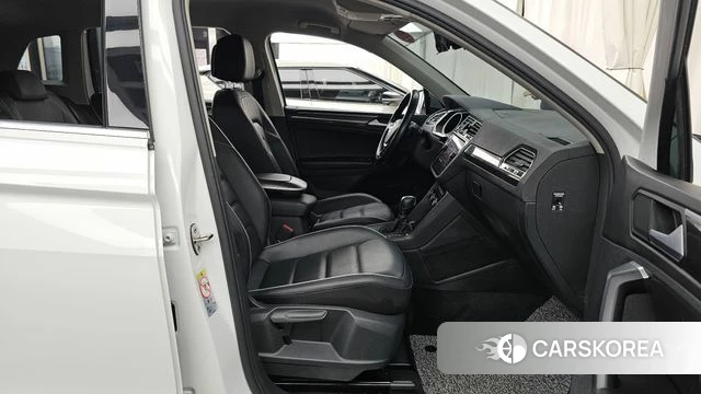 Volkswagen Tiguan second Generation 2020 Белый из Кореи, фото 2