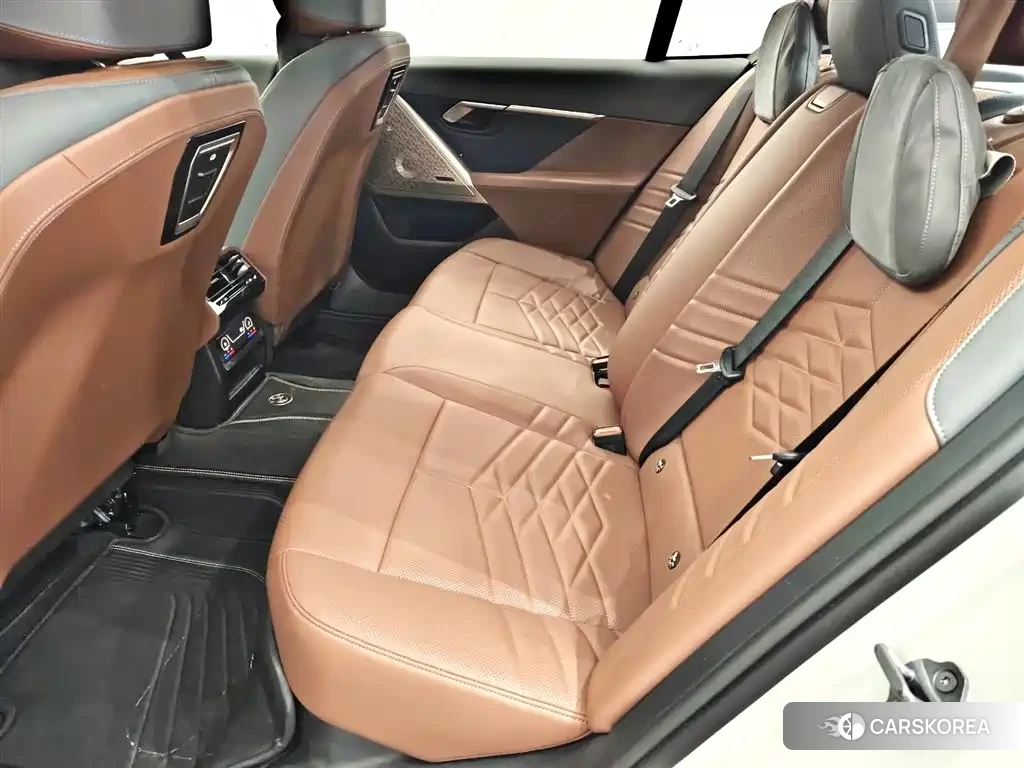 BMW 5 series 2024 Белый из Китая, фото 2