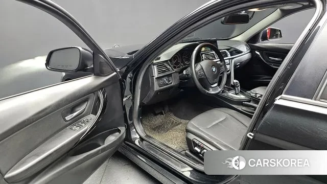 BMW 3 Series (F30) 2018 Черный из Кореи, фото 2