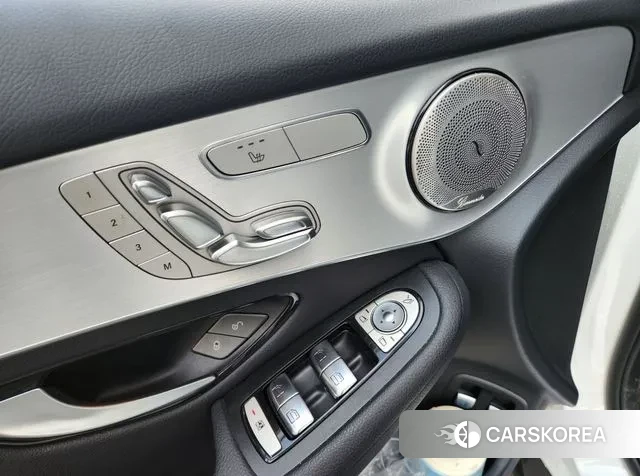 Mercedes-Benz GLC-Class X253 2019 Белый из Кореи, фото 2