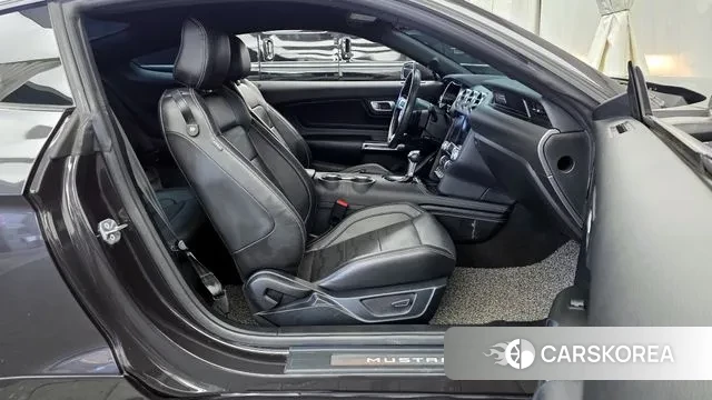 Ford Mustang 2022 Серый из Кореи, фото 2