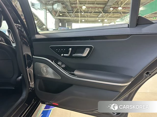 Mercedes-Benz S-class 2024 Черный из Китая, фото 2
