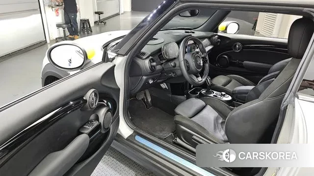 Mini Cooper Electric 2022 Серебряный из Кореи, фото 2