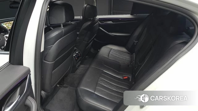 BMW 5 Series (G30) 2019 Белый из Кореи, фото 2