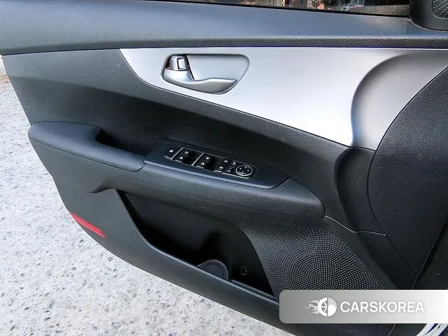 Kia The New K3 2nd generation 2021 Белый из Кореи, фото 2