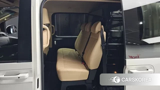 Hyundai Staria 2023 Белый из Кореи, фото 2