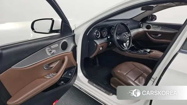 Mercedes-Benz E-Class W213 2018 Белый из Кореи, фото 2