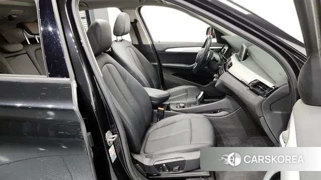 BMW X1 (F48) 2018 Черный из Кореи, фото 2