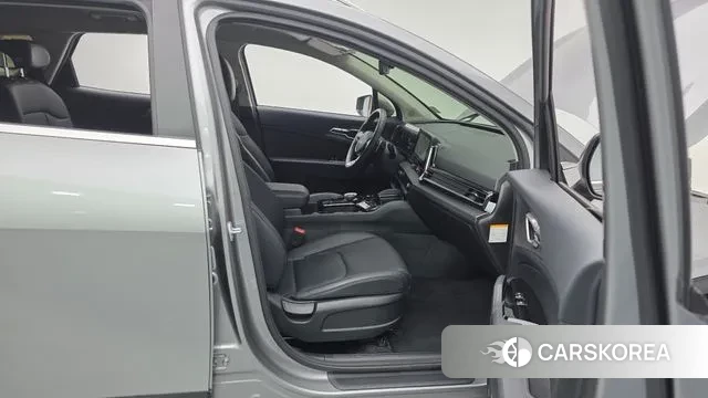 Kia Sportage 5th Generation Hybrid 2024 Серебряный из Кореи, фото 2