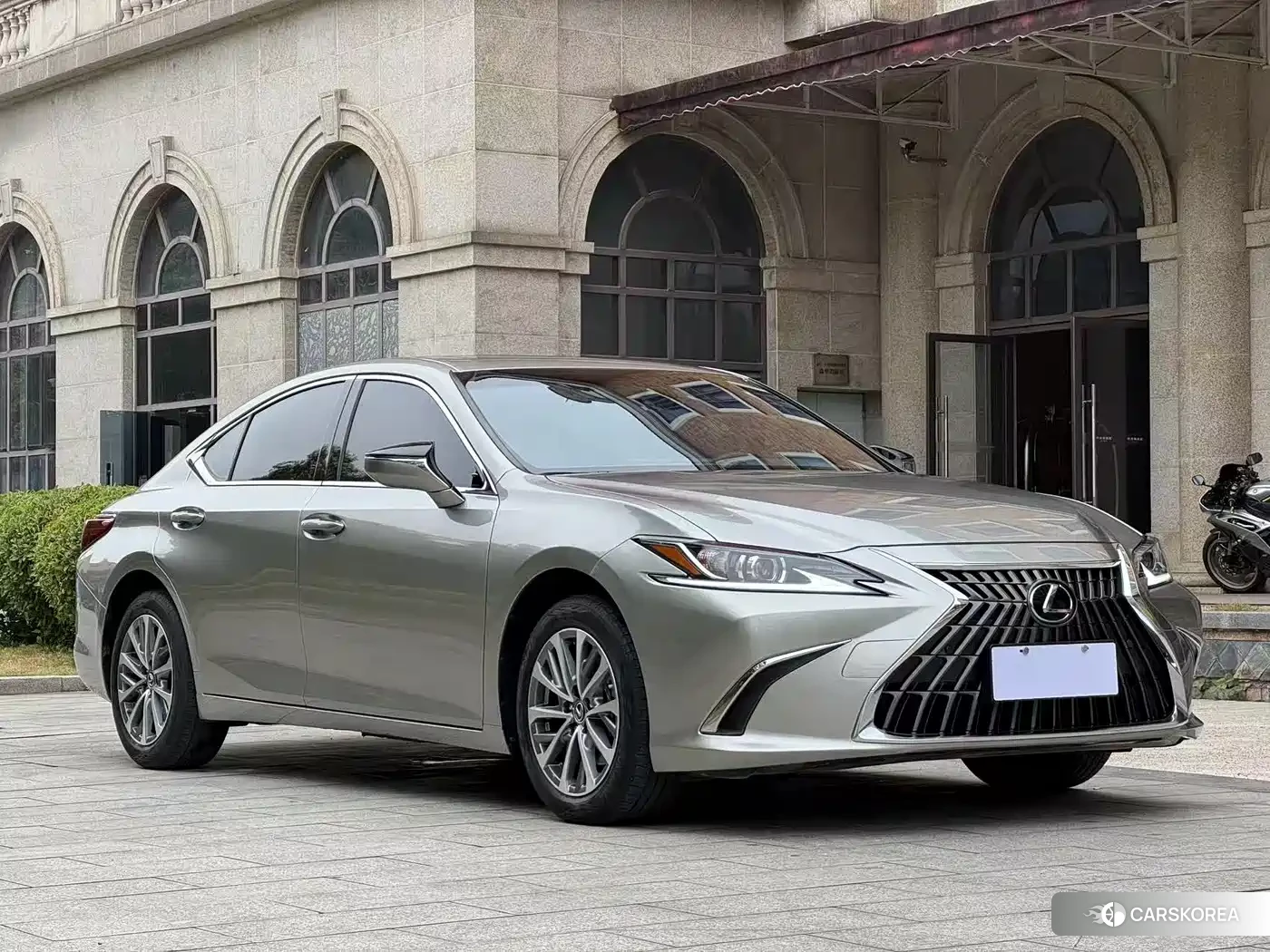 Lexus ES 2024 Silver/gray из Китая, фото 2
