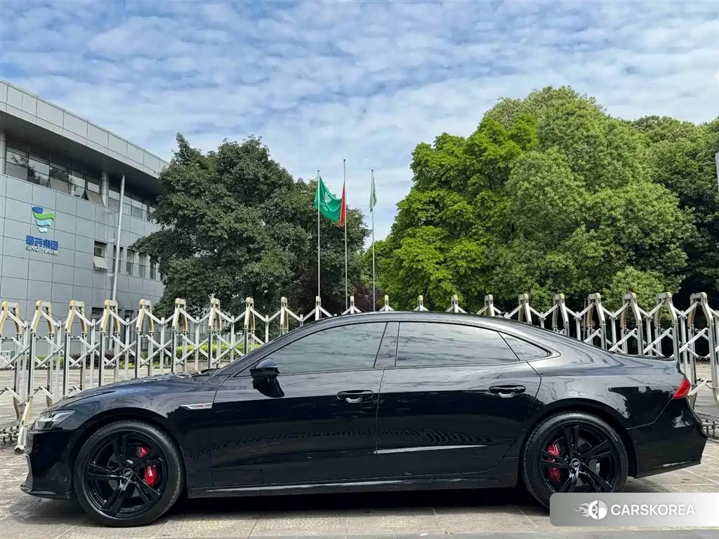 Audi A7L 2023 Черный из Китая, фото 2