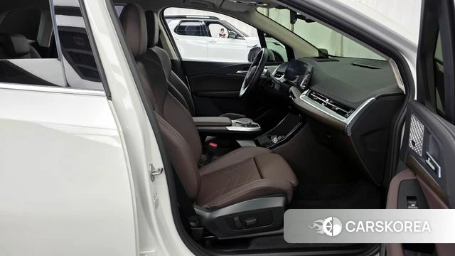 BMW 2 Series Active Tourer (U06) 2024 Белый из Кореи, фото 2