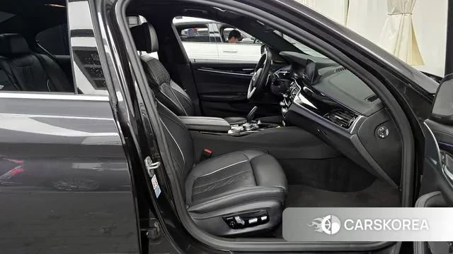 BMW 5 Series (G30) 2020 Серый из Кореи, фото 2