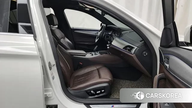 BMW 5 Series (G30) 2019 Черный из Кореи, фото 2