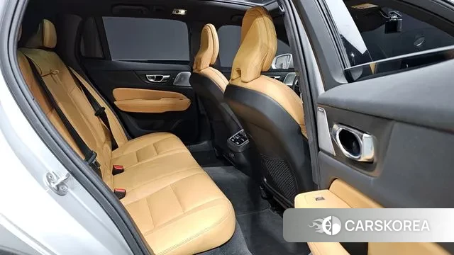 Volvo V60 Cross-Country 2nd Generation 2022 Серебряный из Кореи, фото 2