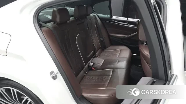 BMW 5 Series (G30) 2019 Белый из Кореи, фото 2