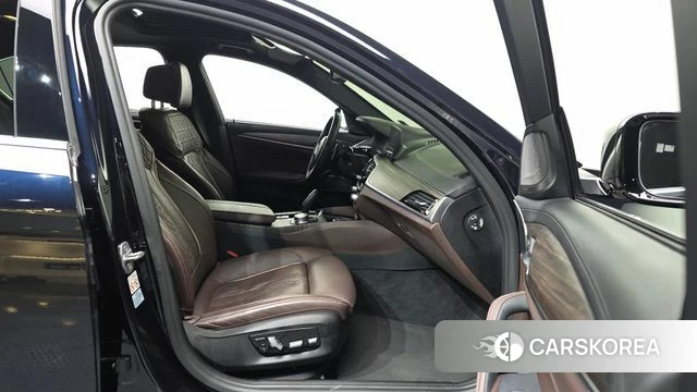 BMW 5 Series (G30) 2020 Черный из Кореи, фото 2