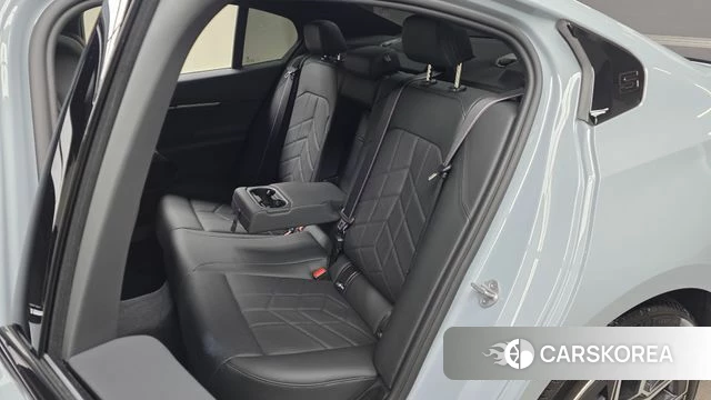 BMW 5 Series (G60) 2025 Серебристо-серый из Кореи, фото 2