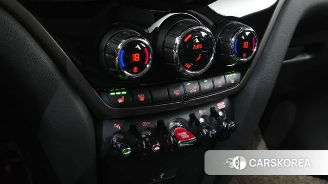 Mini Cooper Countryman 2021 Зеленый из Кореи, фото 2