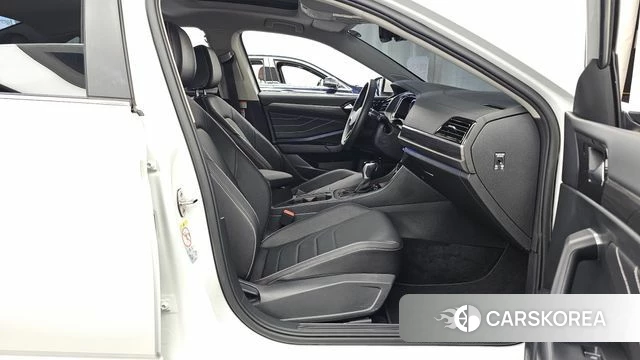 Volkswagen 7th Generation of Jetta 2022 Белый из Кореи, фото 2