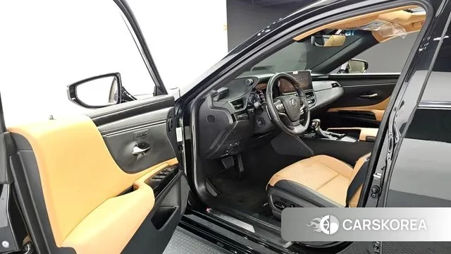 Lexus ES300h 7th generation 2024 Черный из Кореи, фото 2