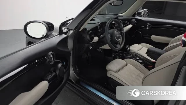 Mini Cooper S 2023 Серебряный из Кореи, фото 2