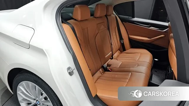 BMW 5 Series (G30) 2018 Белый из Кореи, фото 2