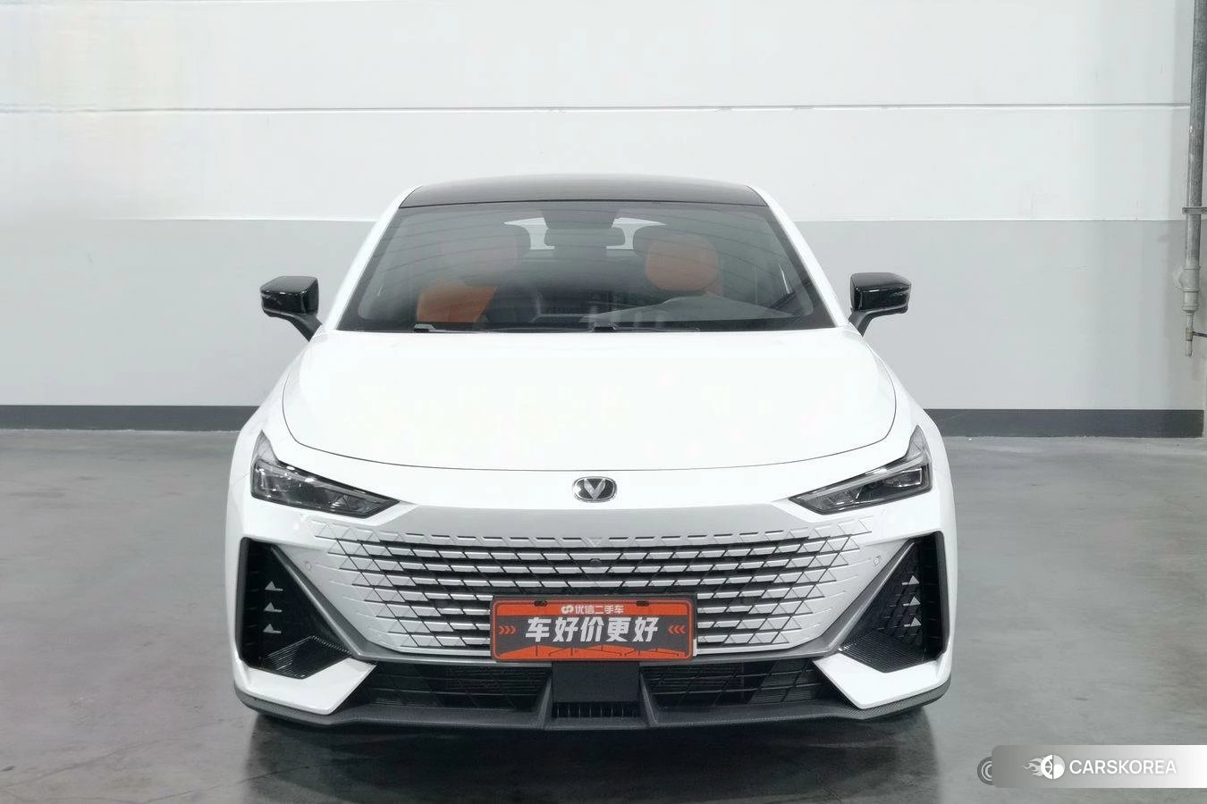 Chang'an UNI-V 2023 Белый из Китая, фото 2