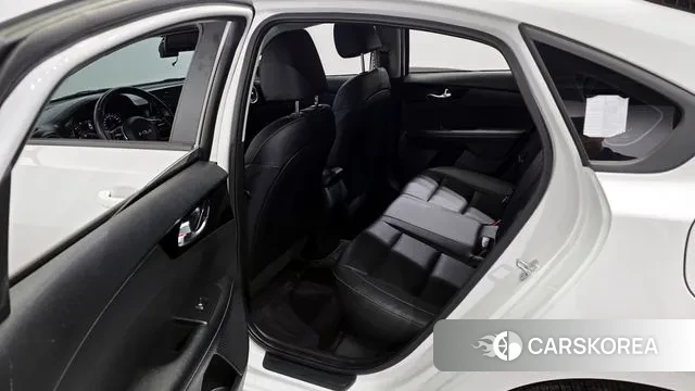 Kia The New K3 2nd generation 2024 Белый из Кореи, фото 2