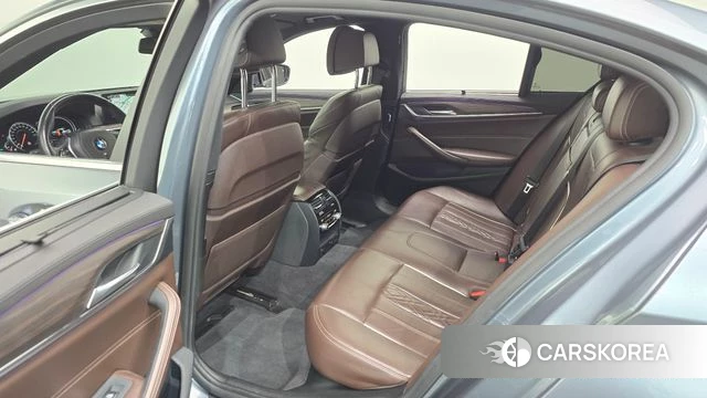 BMW 5 Series (G30) 2018 Серый из Кореи, фото 2